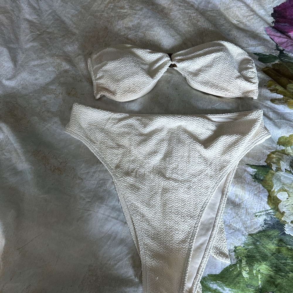Abercrombie & Fitch ladies White textured high leg high waist bikini set medium - Picture 1 of 5